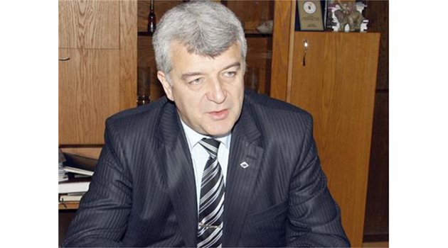 ПОД НАТИСК: Депутати искали от кмета на Горна Оряховица Йордан Михтиев да смени ръководството на общинската болница.