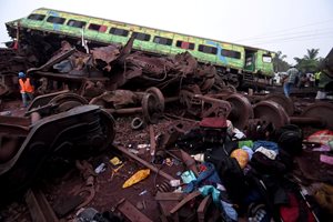 МВнР изрази съболезнования за влаковата катастрофа с над 230 жертви в Индия