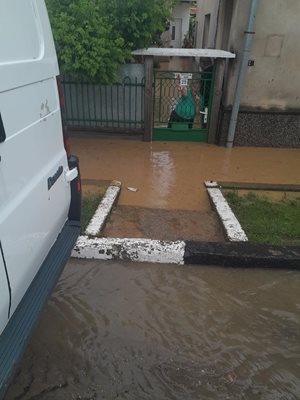 Дъждът предизвика частично бедствено положение във Врачанско