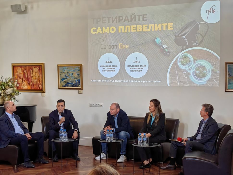 По време на втория дискусионен панел Николай Стефчов, Иво Куманов, Свилен Костов и Маринела Коева (от ляво надясно) засегнаха възможностите за иновации в помощ на прехода към устойчивост на агросектора.