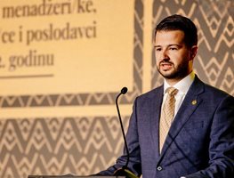 Държавният глава на Черна гора Яков Милатович, който встъпи в длъжност вчера, честити националния празник на черногорците. КАДЪР: Туитър/@JakovMilatovic