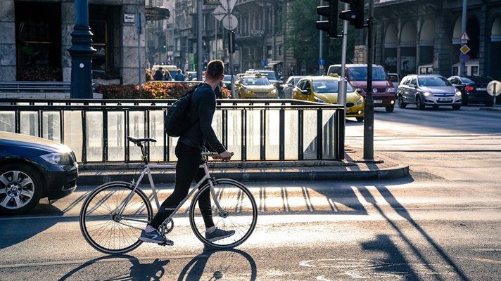 С ходенето на работа с колело горим калории колкото при тренировка във фитнеса