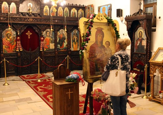 ФОТОГАЛЕРИЯ - Чудотворната икона на Света Богородица-Скоропослушница пристигна за първи път в София