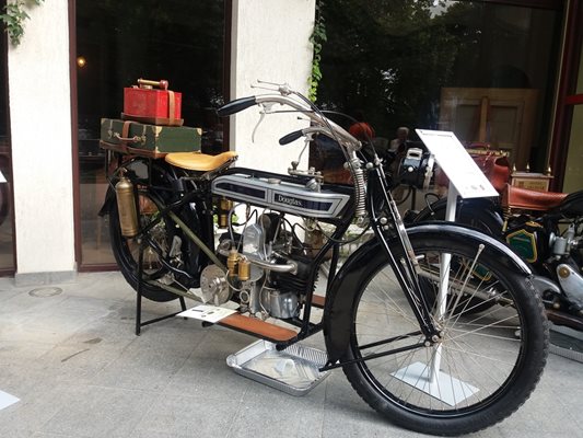 Представител на една от най-старите мотоциклетни компании във Великобритания, оставила мащабно наследство.
