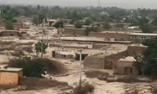 Поне 50 са загинали при наводнения в Афганистан (Видео)