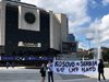 Сърби развяха плакат пред НДК: "Косово е Сърбия"