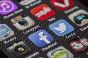Щатите съдят "Мета": Фейсбук и Инстаграм умишлено пристрастяват младите