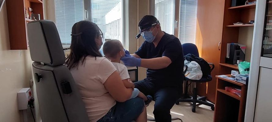 В края на миналата година над 300 деца бяха прегледани от лекари от "Пирогов" по програма "Детско здраве" и във Велико Търново.