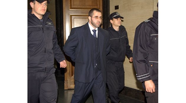 Пеньо Мангъров прз 2010 г. след поредния му арест