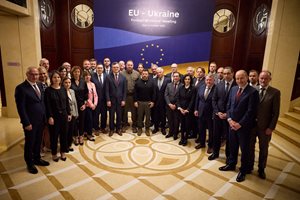 Топдипломатите на ЕС към Русия: Не очаквайте умора в подкрепата за Киев