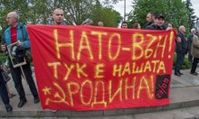 Граждани поднесоха цветя пред Паметника на Съветската армия в София