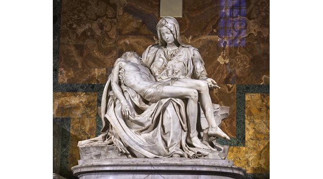 В статуята “Пиета” на Микеланджело също са използвани правилата за божествените пропорции.


