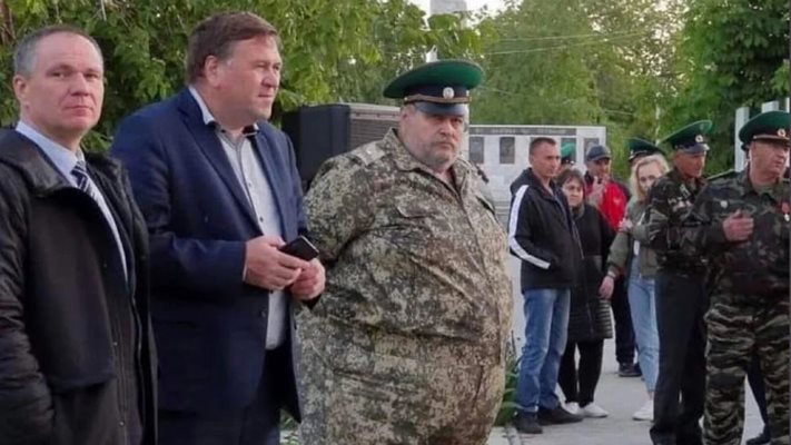 Затлъстелият пенсиониран руски генерал
сайтът Mirror