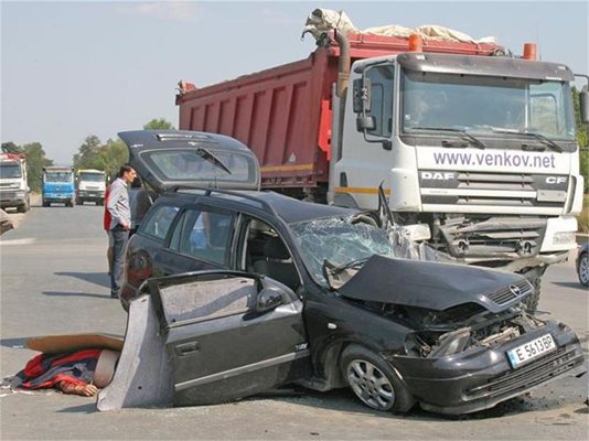 При тежки катастрофи с повече пострадали виновният шофьор ще бъде наказван по-сурово. 
СНИМКИ: АРХИВ "24 ЧАСА"
