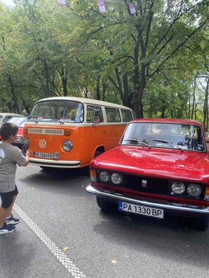 Децата видях коли, които вече се срещат рядко.