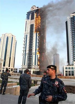 Органите на реда безучастно наблюдават стихията