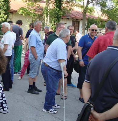 През юни 2017-а на родовата среща в Годлево присъства и Иван Гешев (с тъмните очила).