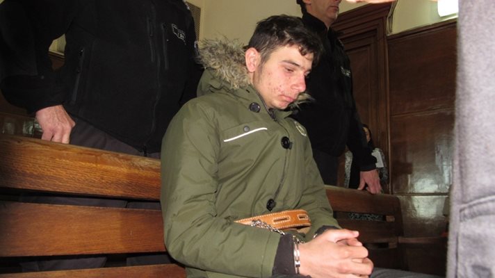 Съдът остави в ареста 18-годишния обвиняем за убийството в Русенско Снимка: Русе Медиа