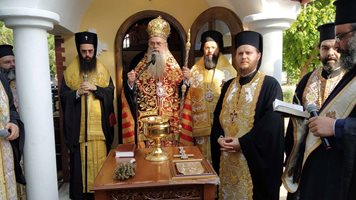 Невиждано! Двама владици – Николай и Арсений, осветиха параклиса на ДКЦ–V "Св. Лука" в Пловдив (Снимки)