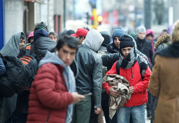 Бежанци на Лъвов мост, София.