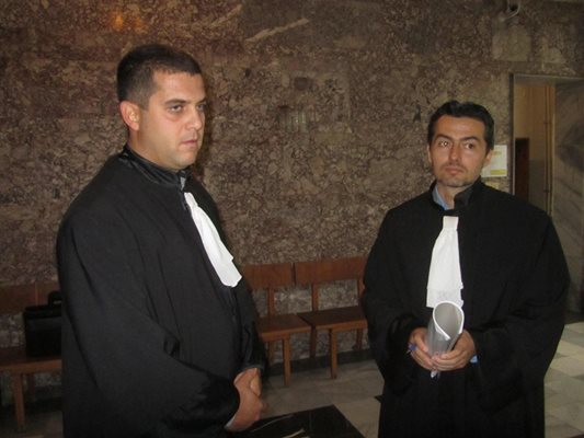 Адвокатите на Петко Петков Филип Матев и Иво Пазарджиев казаха, че ще обжалват определението през Апелативния съд