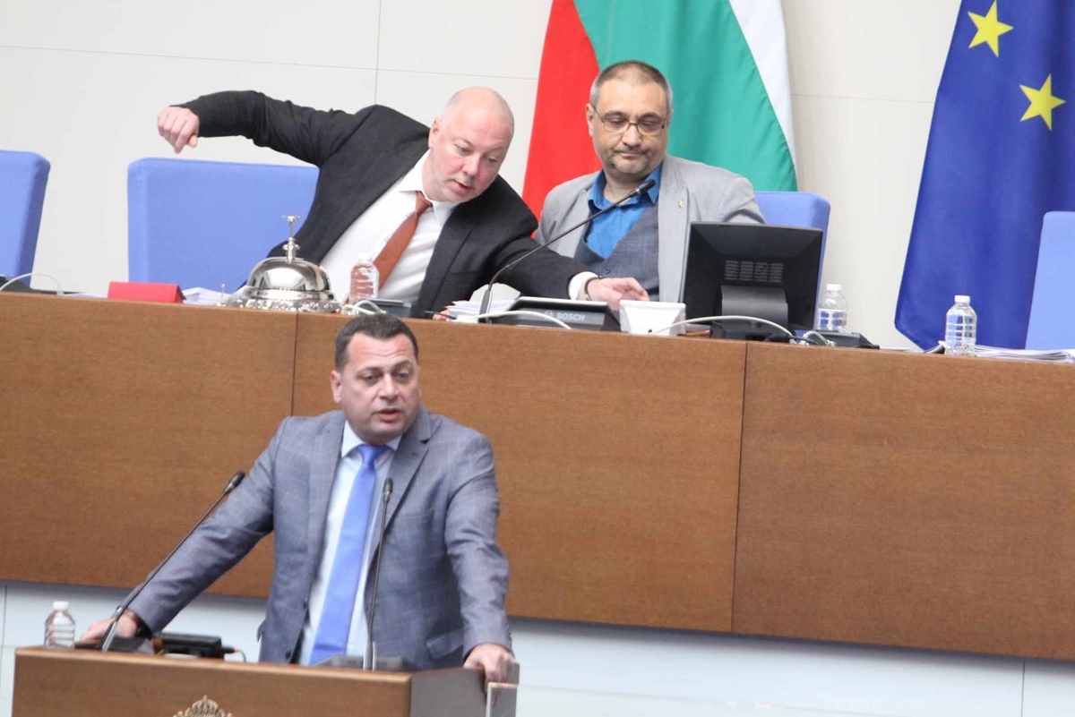 Росен Желязков покани Андрей Чорбанов да води заседанието на парламента