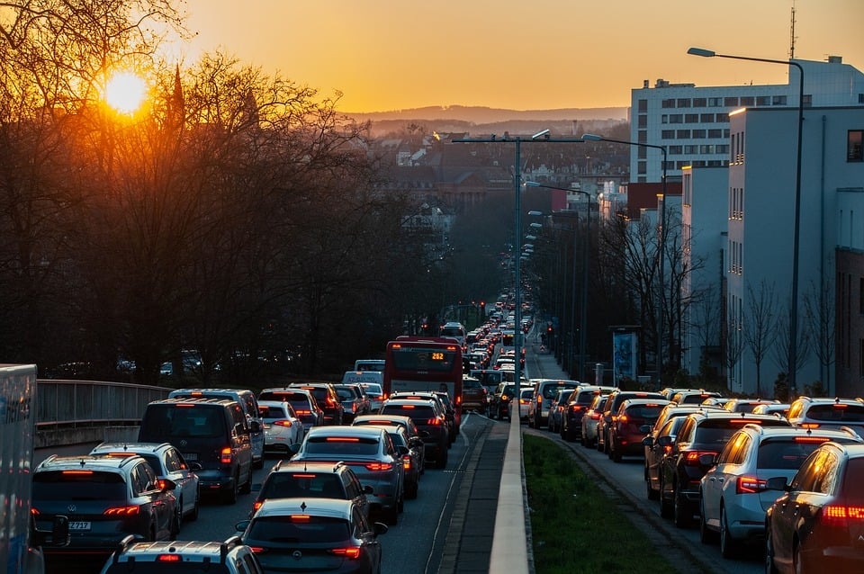 Засилен е трафикът към София, има прегрели автомобили