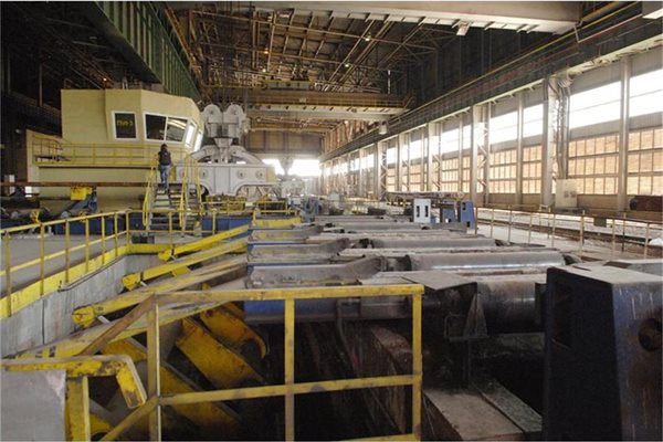 Заводът за леене на стомана се е превърнал в пустеещо хале
