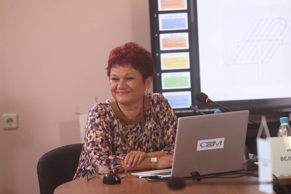 Ирина Величкова по време на изслушването си в СЕМ
