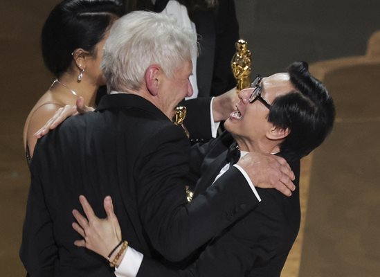 Ке Хюи Куан и Харисън Форд се събраха отново на наградите "Оскар".
Снимка: Ройтерс