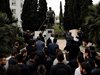 Опитаха да съборят статуя на Труман в Гърция при протест срещу ударите в Сирия (Снимки)