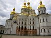 Обискираха имоти и жилището на митрополит на руски манастир в Киев