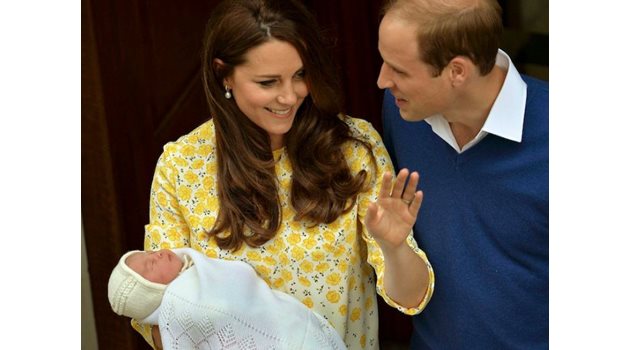 Кейт Мидълтън и принц Уилям с принцеса Шарлот - 2 май, 2015 г.