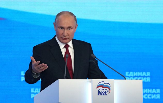 Путин говори на конгреса на “Единна Русия”, на който лично обяви водещите кандидати за изборите.