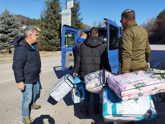 Югозападното държавно предприятие дари вещи от първа необходимост за пострадалите в земетресението в Турция.