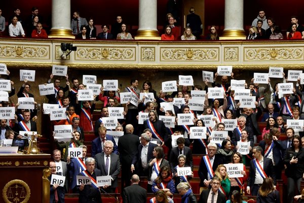 Френското правителство оцеля и при двата вота на недоверие Снимка: Ройтерс