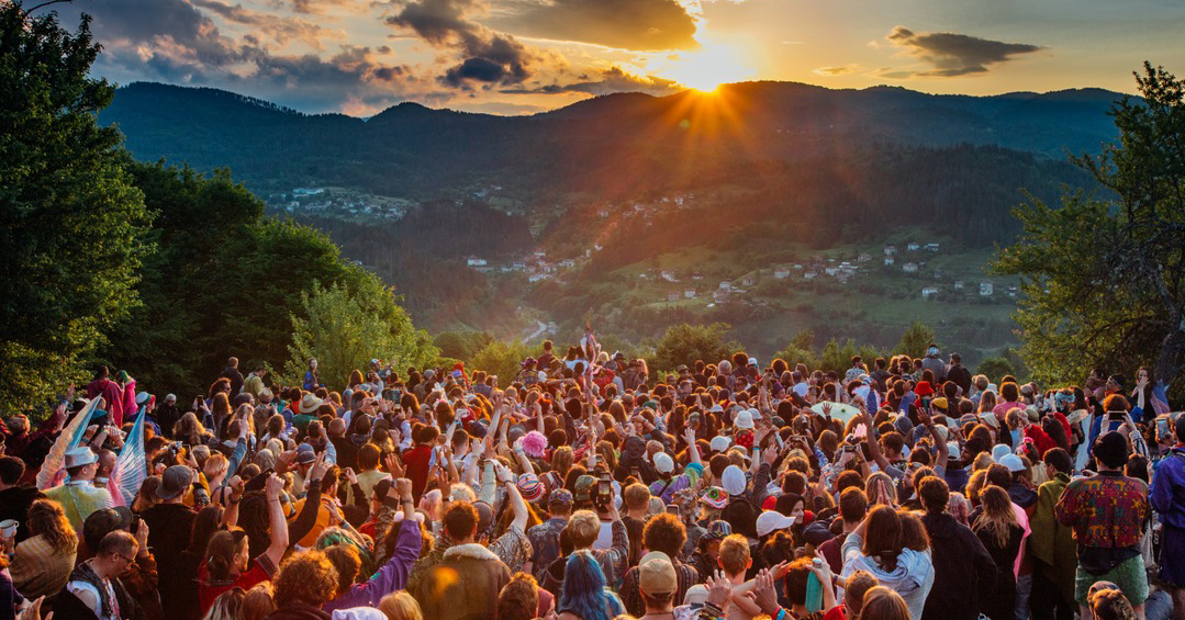 Публика и артисти от цял свят се събраха в Родопите на фестивал, организиран от англичани
