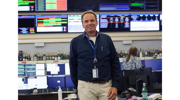 Ренде Стийренберг е шеф на Оперативния екип на Контролния център на ЦЕРН.