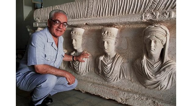АРХЕОЛОГ: 82-годишният Халед ал Асад изследвал повече от половин век античните руини в Палмира.