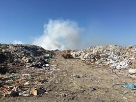 Временно затвориха сметището край Вишеград заради пожар