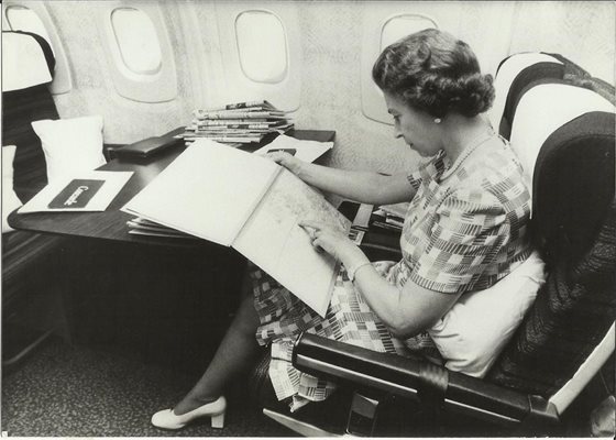 British Airways вади от  архивите си снимки на британското кралско семейство.