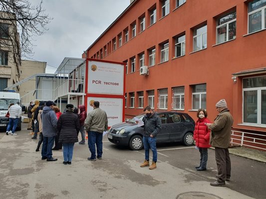 Денонощен кабинет за ваксинация в столичната болница "Св. Иван Рилски"