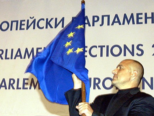 Чрез ГЕРБ и "Синята коалиция" България най-вероятно ще се включи в общата тенденция на евроизборите - печелят десните.
Снимка Румяна Тонева