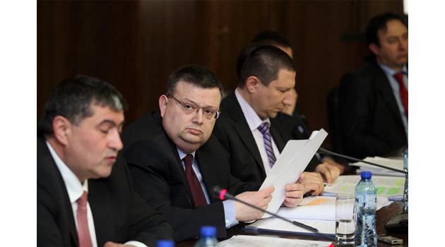 СТРАТЕГИЯ: Главният прокурор Сотир Цацаров може би ще се съобрази с думите на защитен свидетел.