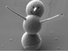 Направиха снежен човек, 25 пъти по-малък от косъм