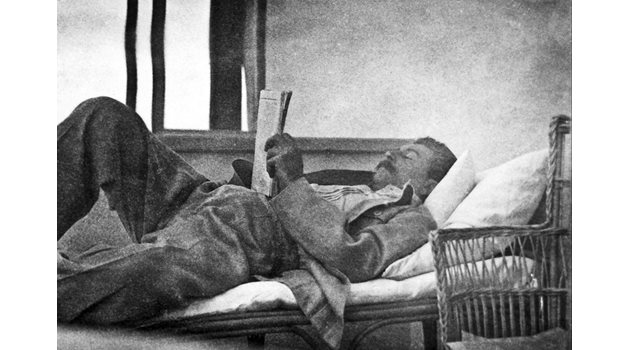 В последните си години на власт Сталин почивал по 5 месеца в годината, докато по време на големите репресии през 1937-1939 г. и през войната - от 1941 до 1945 г., въобще не излизал в отпуск.