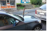 BMW осъмна със забита кирка във Варна