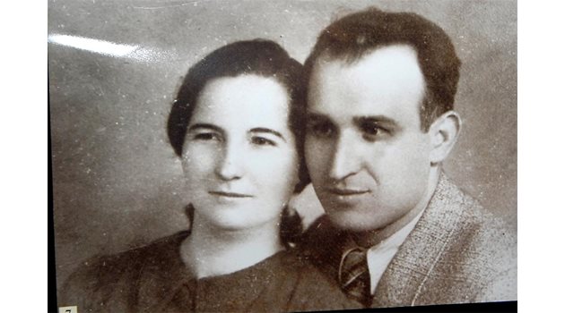 Тодор Живков с жена си Мара Малеева на млади години.