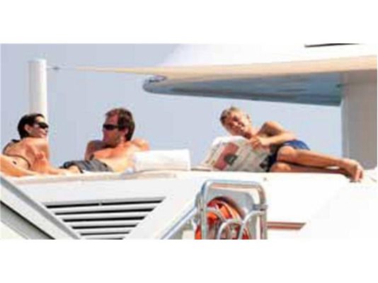 Джордж Клуни на яхта с Джулия Робъртс.