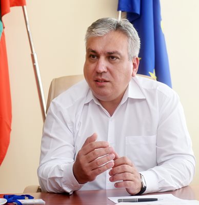 Доц. Атанас Атанасов, председател на НСИ